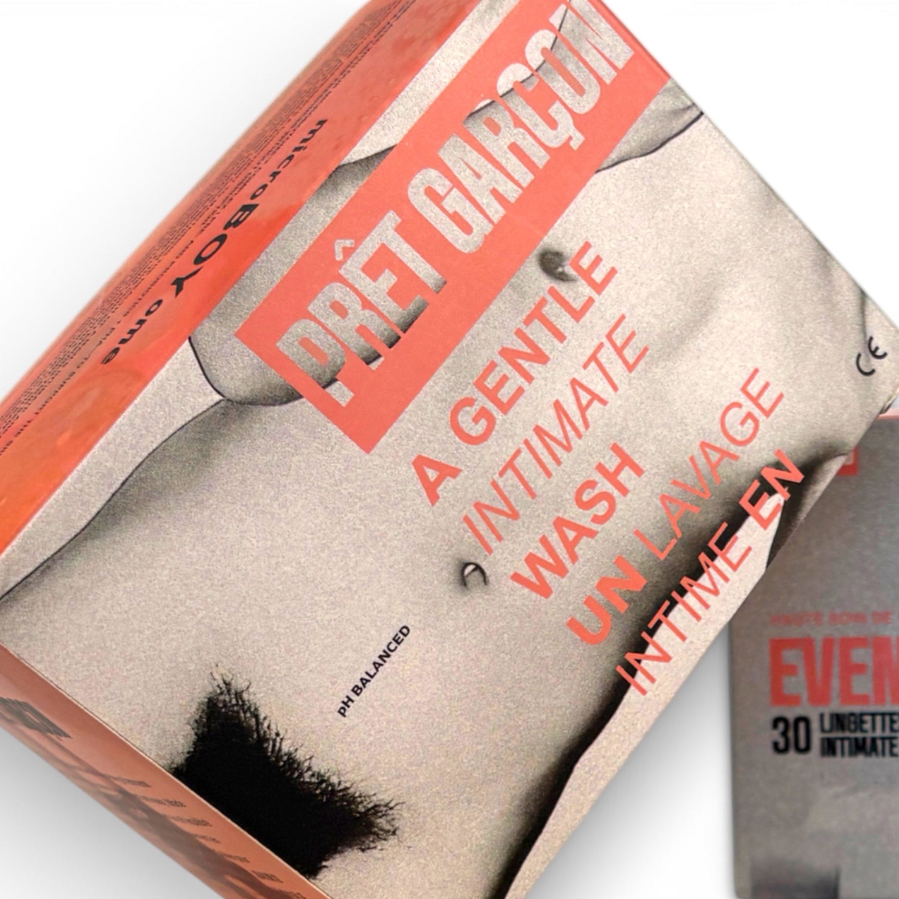 PRÊT GARÇON EVENINGMAN box of 30 intimate cleansing wipes, luxury men’s intimate care packaging, minimalist editorial product photography on white background.
